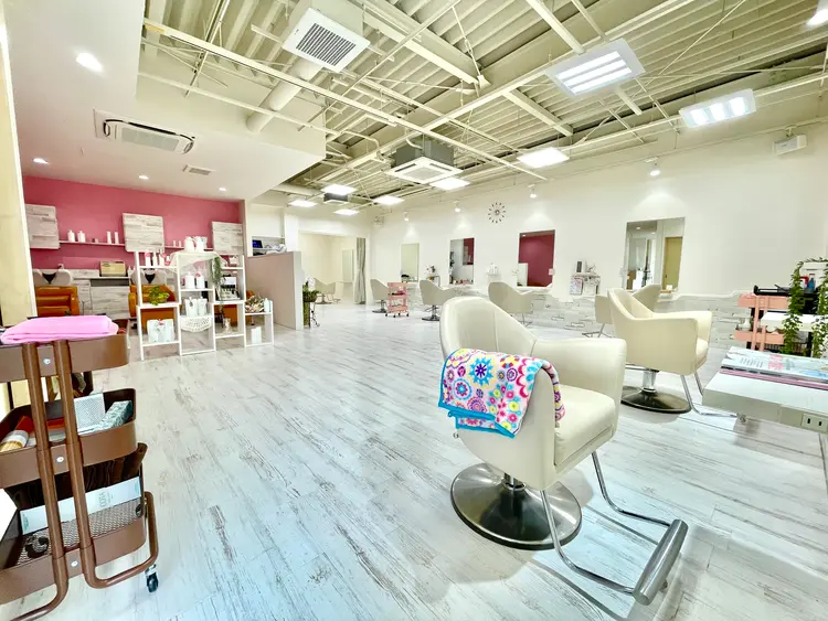 HAIRLOUNGE DIALOGEの内観・外観1