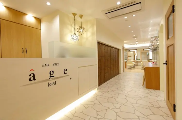 ヘアメイクアージュ 天神西通り店の内観・外観1