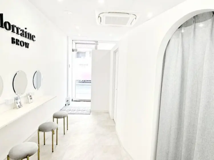 ロレインブロウ 上大岡店の内観・外観2