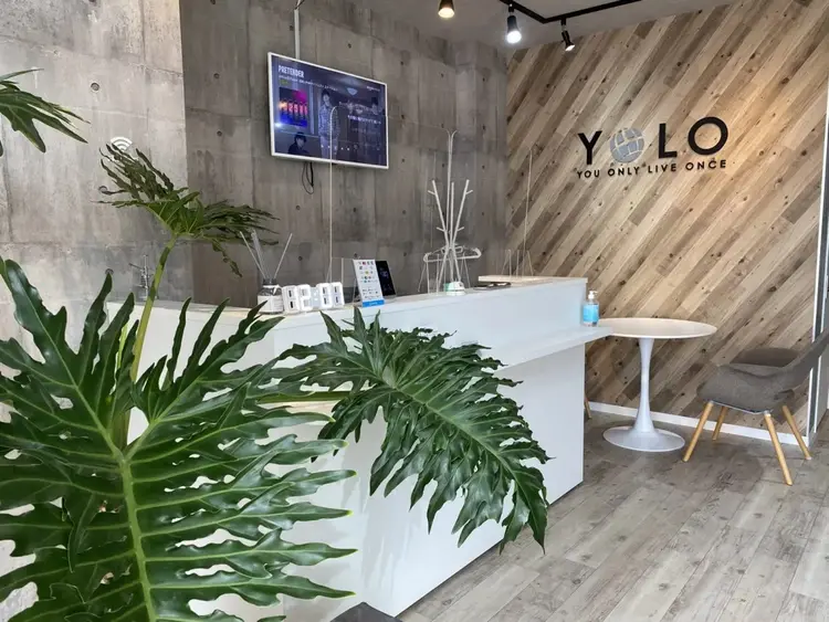 YOLO 梅郷店の内観・外観2