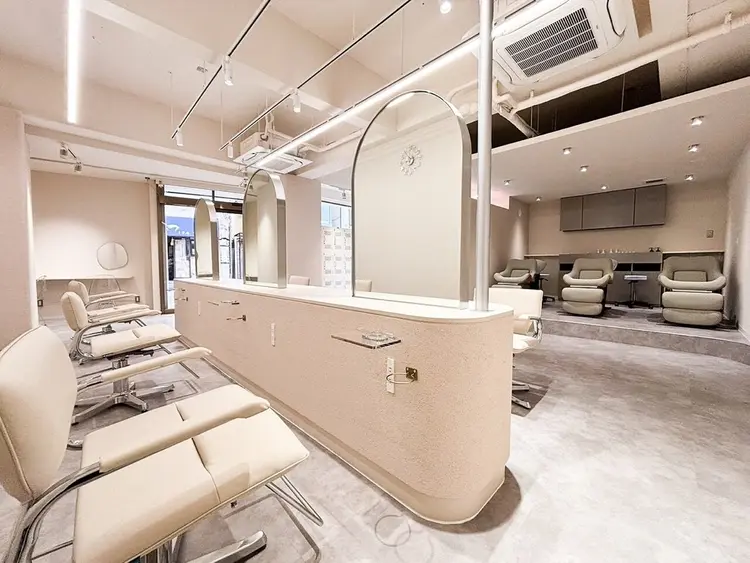 BATONの内観・外観1