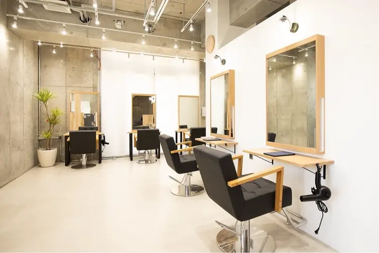 Agu hair iris 新所沢店【アグ ヘアー イーリス】の内観・外観2