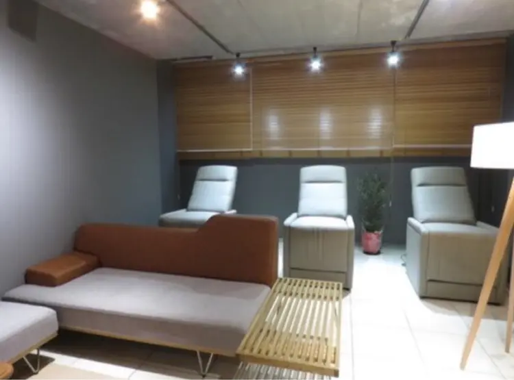 メンズ脱毛サロン　Men's ROYAL total beautyの内観・外観3