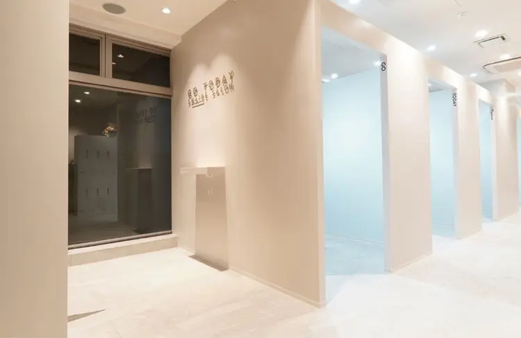 GO TODAY 表参道Flos店の内観・外観1