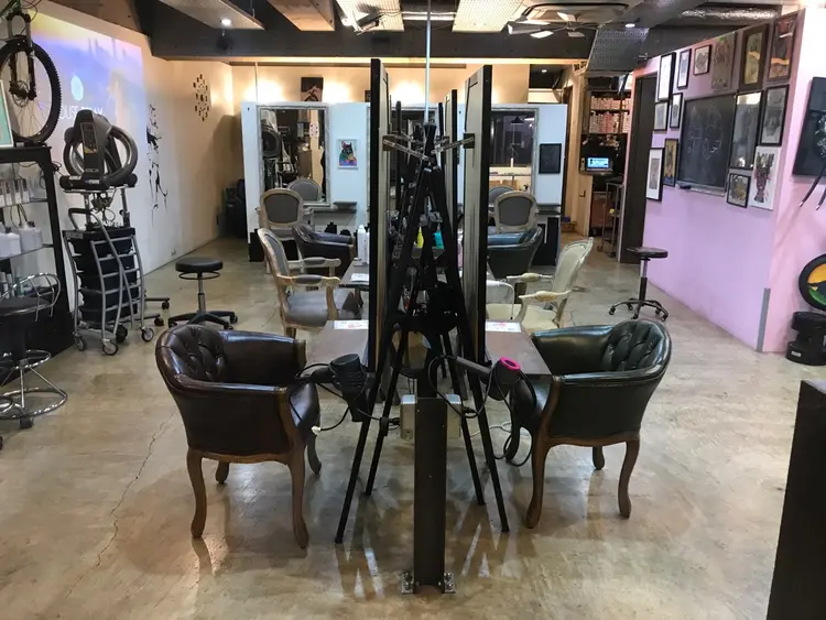 ISUTAの内観・外観2