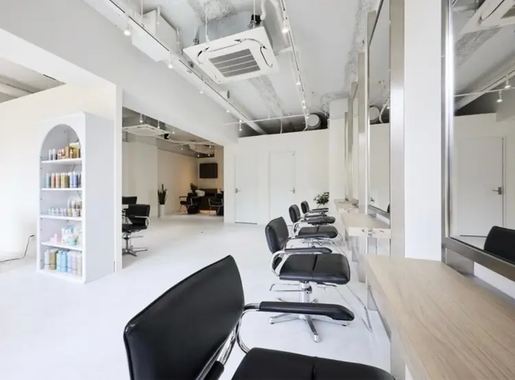 YOLO小岩の内観・外観1