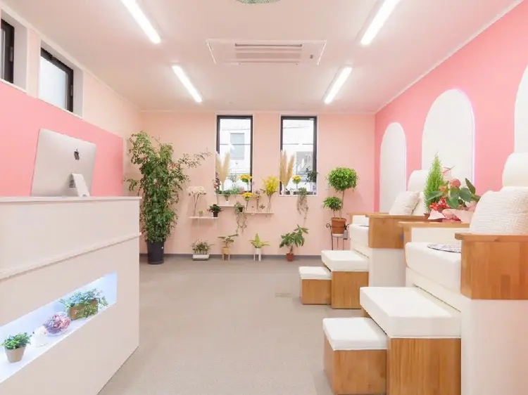 YURI NAIL 船橋店の内観・外観1