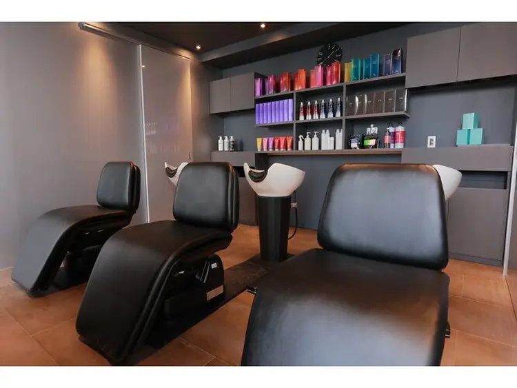 youres  hair 東新宿の内観・外観2