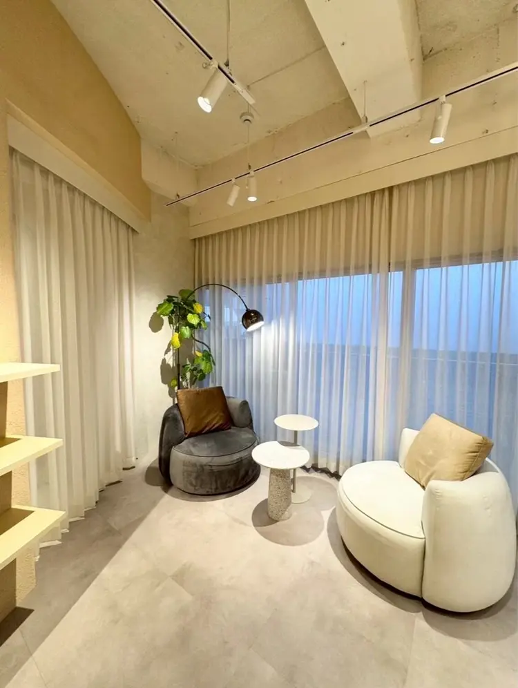 Lance WHITE 福岡今泉店の内観・外観1