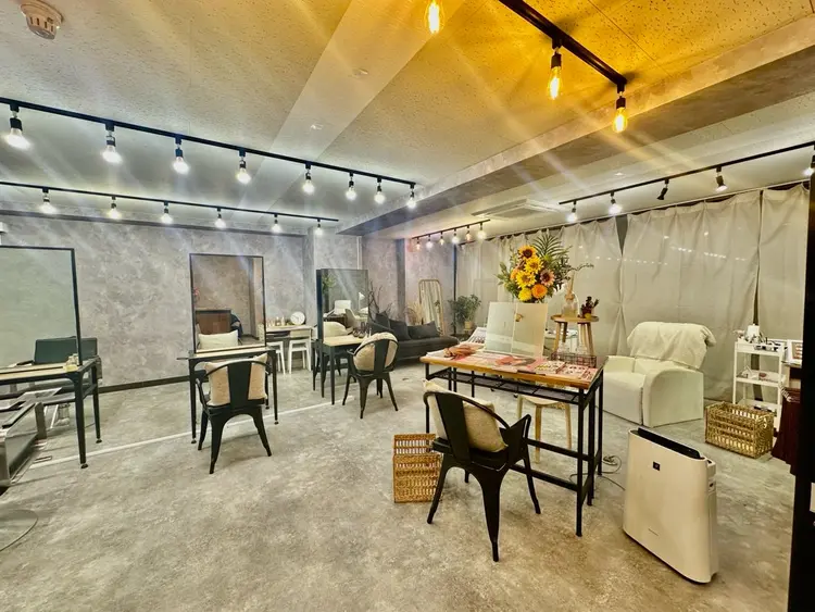 Eir江坂　カット/ボブ/ショート/髪質改善カラー/トリートメントの内観・外観1