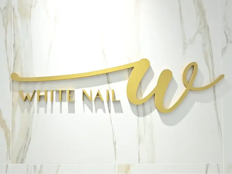 WHITE NAILの内観・外観1