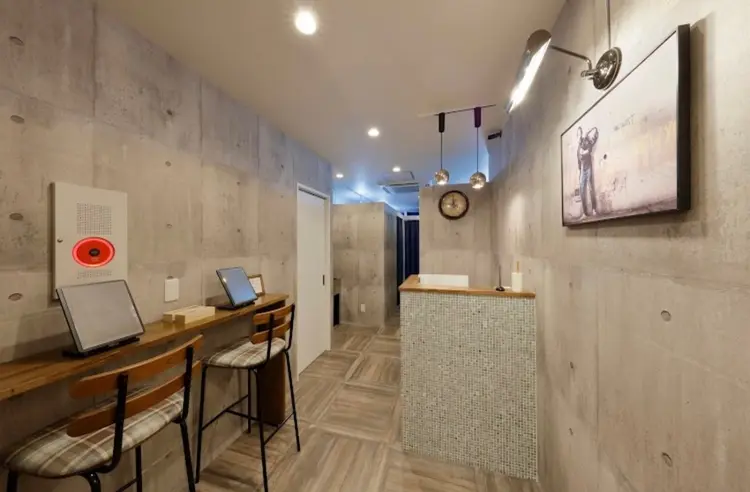 La SHE's  高槻店の内観・外観2