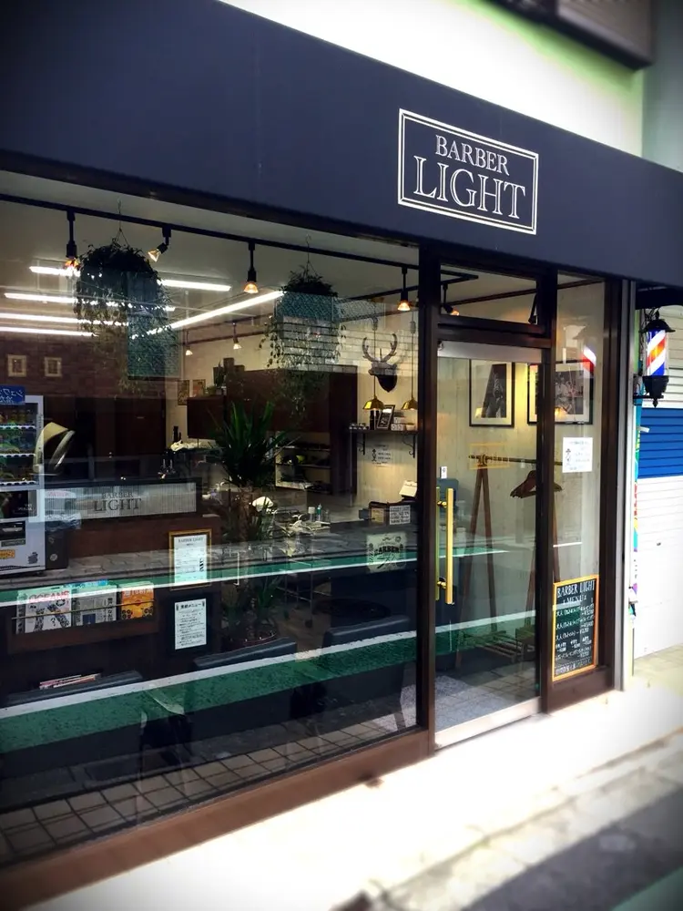 BARBER LIGHTの内観・外観1