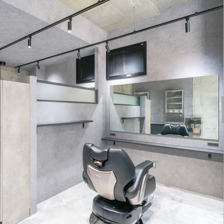 men's barber B.ondの内観・外観1