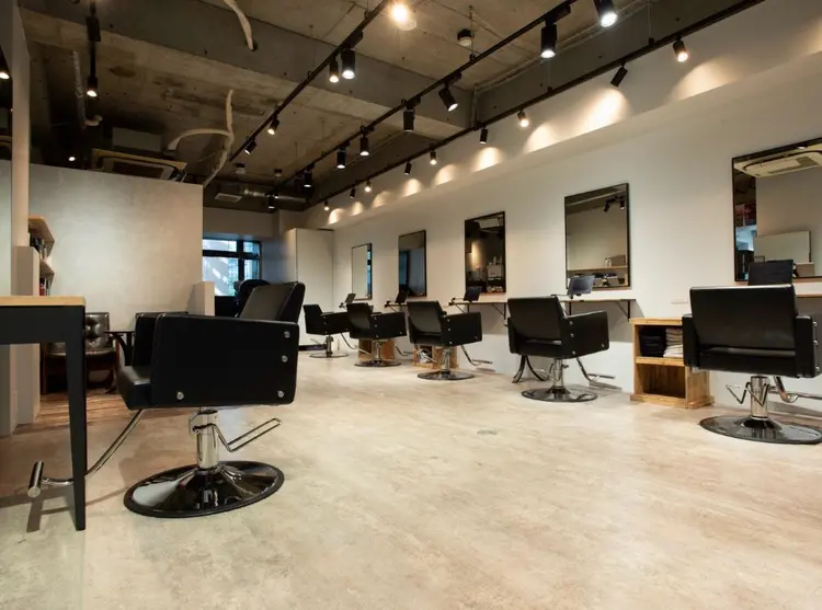 Confidence MEN'S HAIRの内観・外観1