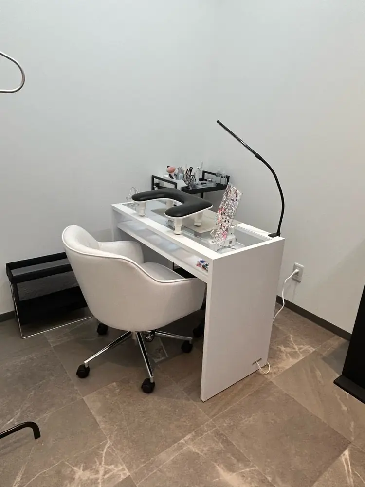 Balena nailの内観・外観2