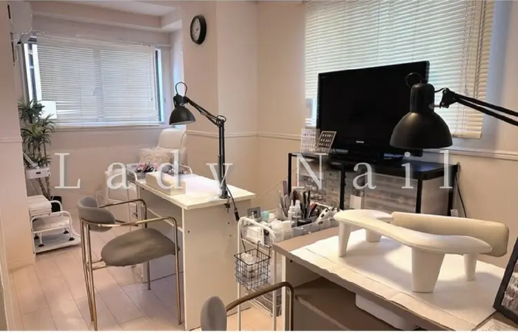 Lady Nailの内観・外観1