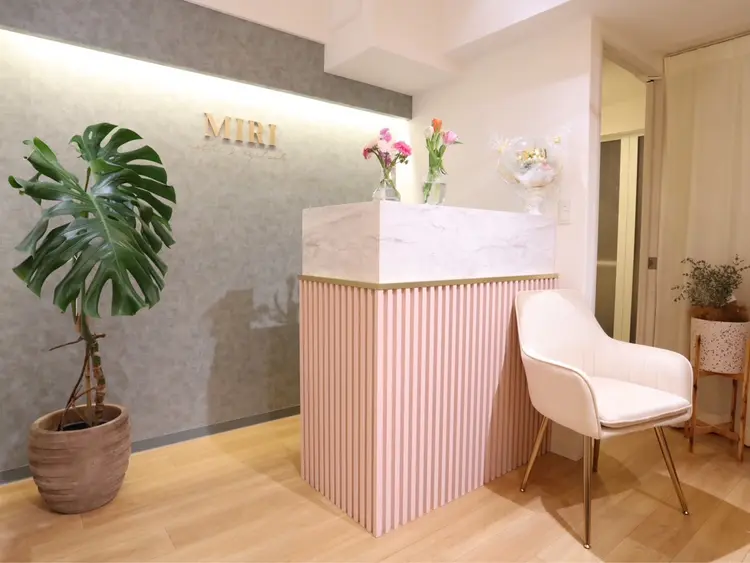 まつげパーマ&アイブロウMIRIの内観・外観1
