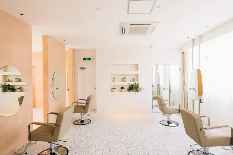 on|HAIRSALONの内観・外観2