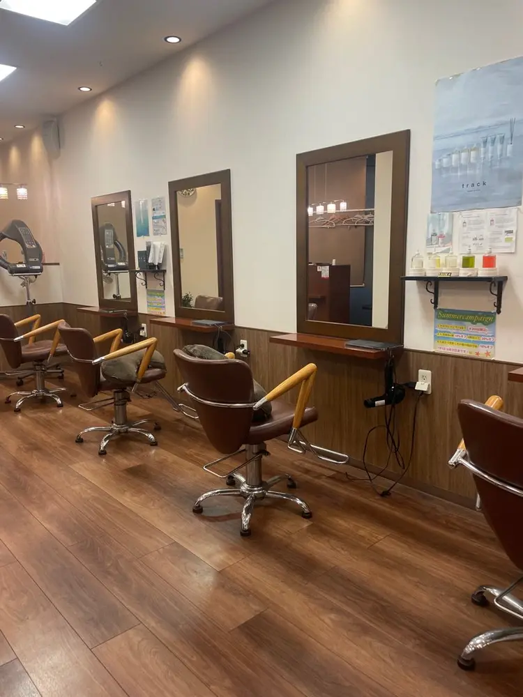 hair and spa irisの内観・外観1