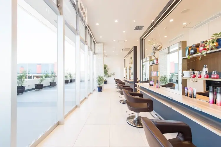 Earth  Authentic 草津エイスクエア店の内観・外観2