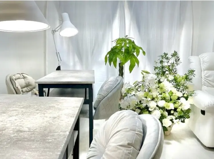 nail salon R横浜店の内観・外観1