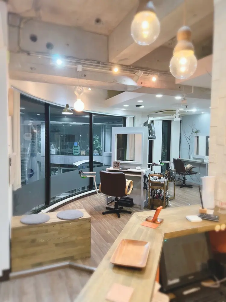 午後のサロンの内観・外観1