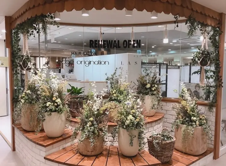 LASH BARの内観・外観1