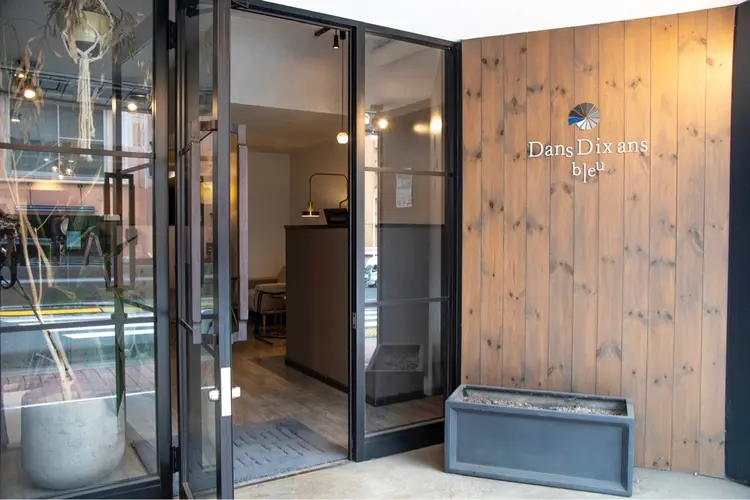 マユクリア大阪梅田店の内観・外観1