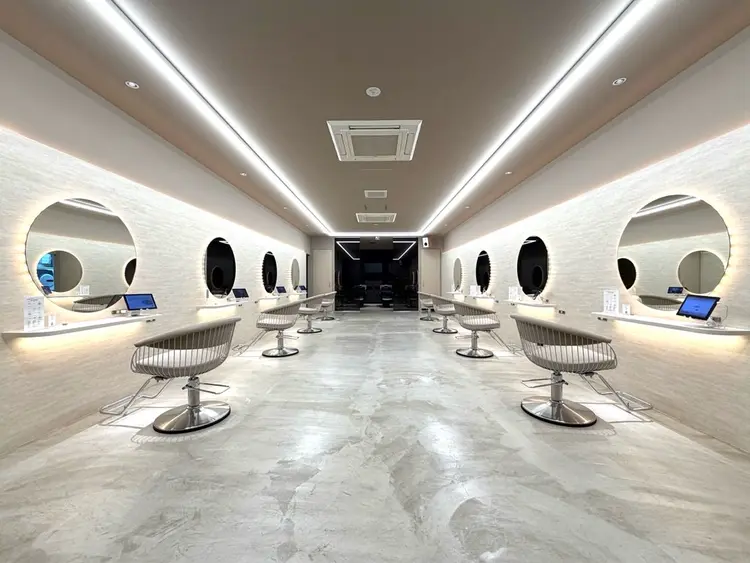 EARTH coiffure beaute 諏訪店の内観・外観1