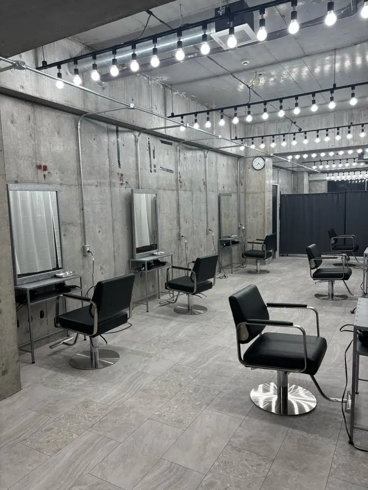 REI men's salonの内観・外観1