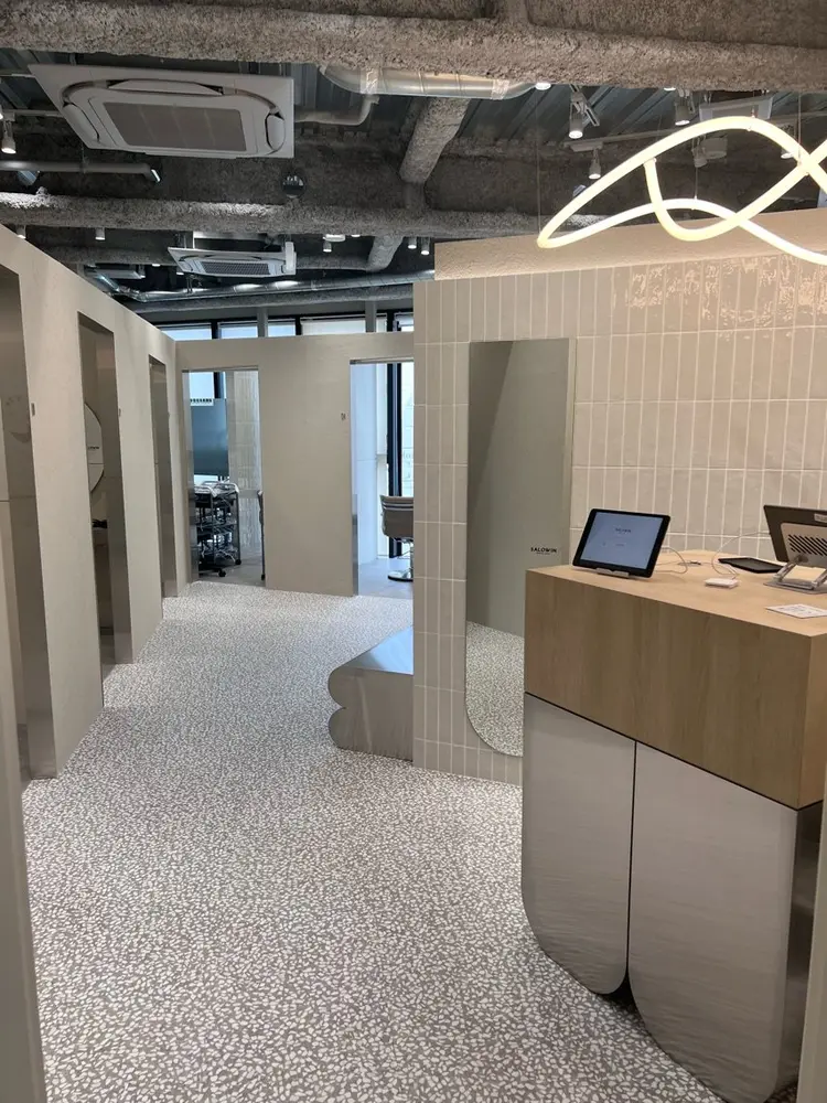 SALOWIN八王子店の内観・外観1