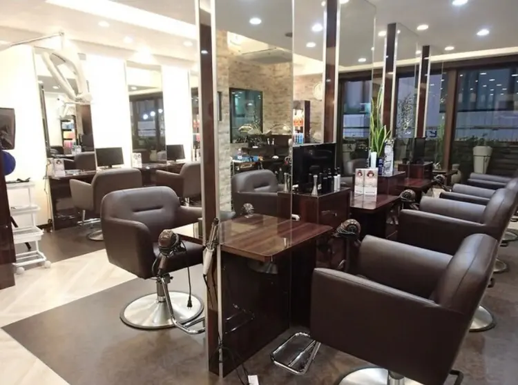 Chara池袋本店の内観・外観1