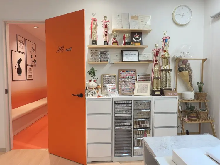Hi nail SALON池袋の内観・外観2