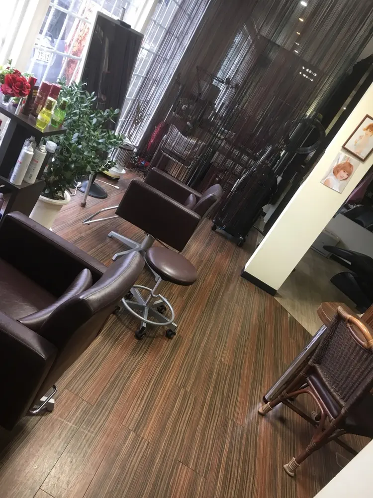 美容室フラッシュの内観・外観2