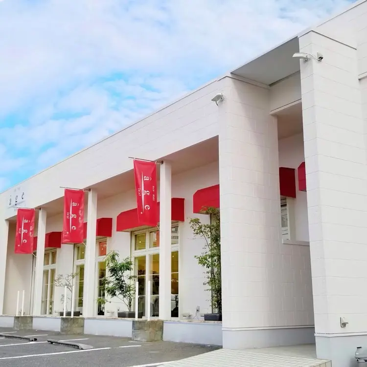 ヘアメイクアージュの内観・外観1