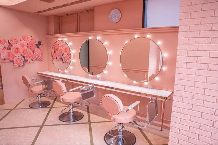 オフホワイト大阪店（off white）の内観・外観2