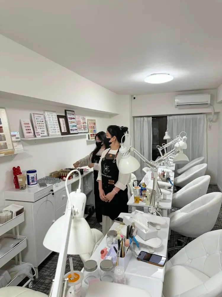 Huyn Nail Shinjyukuの内観・外観1