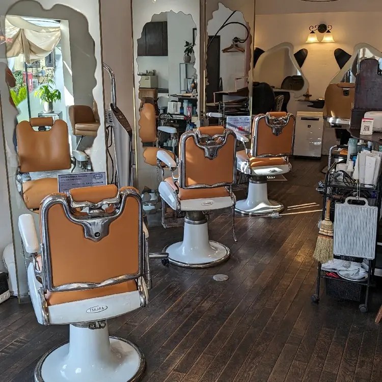 VOICEbarber高野店の内観・外観2