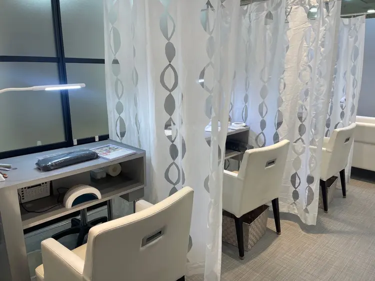 AND Nailの内観・外観2