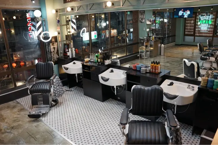 TIGHT SWAG BARBERWORKSの内観・外観3