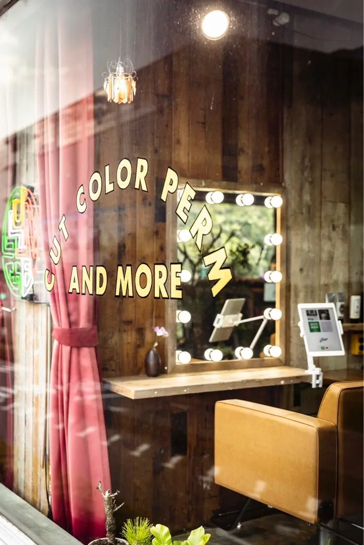 hair Glunge Plus (ヘアーグランジプラス)の内観・外観1