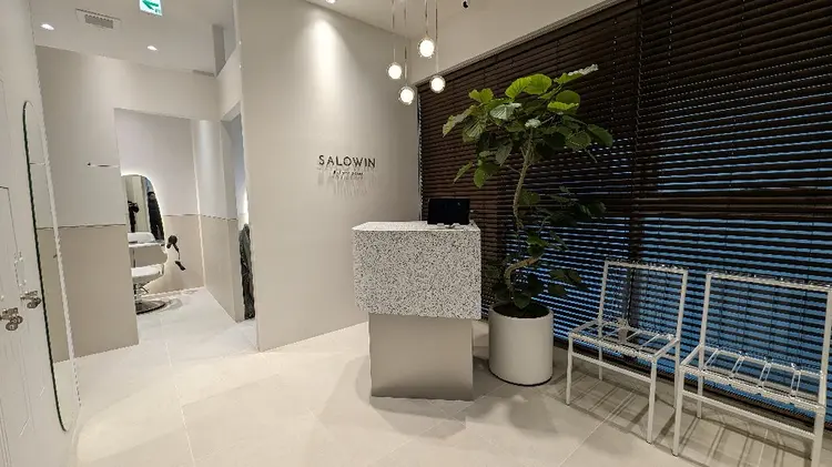 SALOWIN京都河原町店の内観・外観1