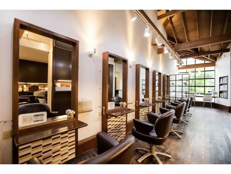 PLUSの内観・外観2