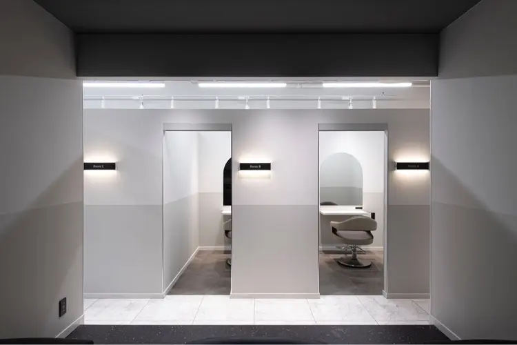 SALOWIN 川崎店の内観・外観1