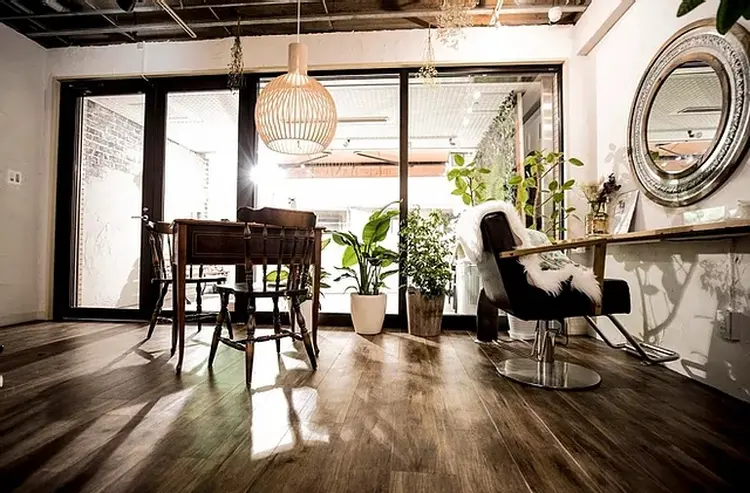 フリーランスの内観・外観2