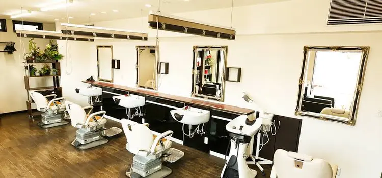 La, beaut'e ISAMI HAIR 東浦和店の内観・外観2