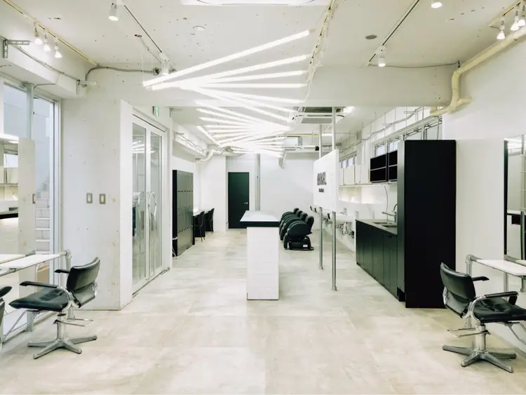 ØVARL　Jingumaeの内観・外観2