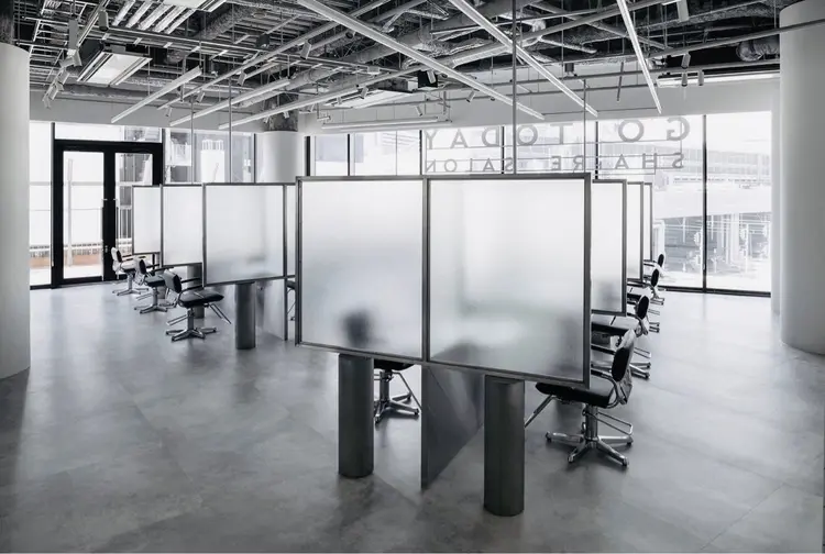 SALOWIN  梅田茶屋町店の内観・外観1