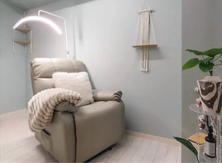 【眉毛専門店】ar+（アールプラス）新宿の内観・外観1